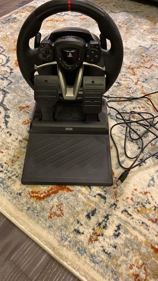 Volante e Pedaliera HORI per PS4