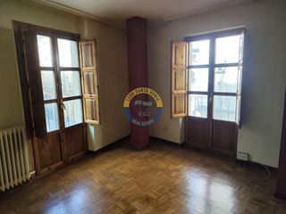 Piso en venta en Casco Antiguo en León