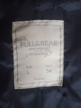 Chaqueta Roja Brillante con Capucha