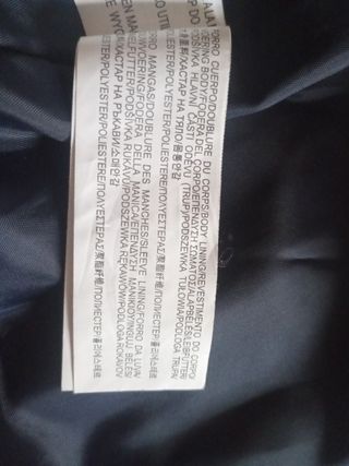 Chaqueta Roja Brillante con Capucha