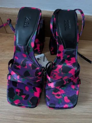 Zapatos de tacón Zara estampados