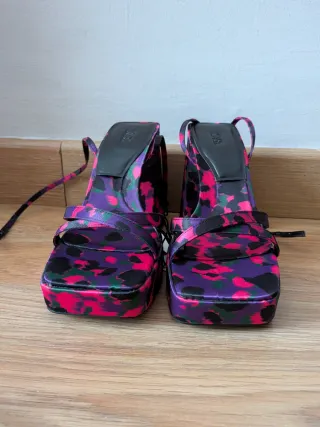 Zapatos de tacón Zara estampados
