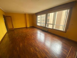 Piso en venta en Plaza España - Villa Pilar - Reyes Católicos - Vadillos en Burgos