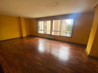 Piso en venta en Plaza España - Villa Pilar - Reyes Católicos - Vadillos en Burgos