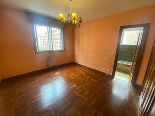 Piso en venta en Plaza España - Villa Pilar - Reyes Católicos - Vadillos en Burgos