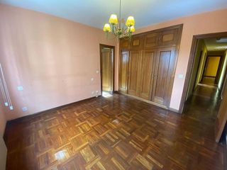 Piso en venta en Plaza España - Villa Pilar - Reyes Católicos - Vadillos en Burgos