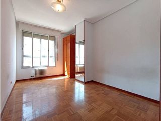 Piso en venta en Plaza España - Villa Pilar - Reyes Católicos - Vadillos en Burgos