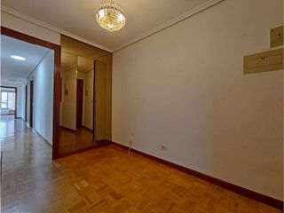 Piso en venta en Plaza España - Villa Pilar - Reyes Católicos - Vadillos en Burgos