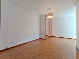 Piso en venta en Plaza España - Villa Pilar - Reyes Católicos - Vadillos en Burgos