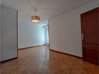 Piso en venta en Plaza España - Villa Pilar - Reyes Católicos - Vadillos en Burgos