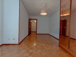 Piso en venta en Plaza España - Villa Pilar - Reyes Católicos - Vadillos en Burgos