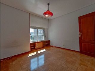 Piso en venta en Plaza España - Villa Pilar - Reyes Católicos - Vadillos en Burgos