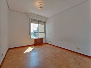 Piso en venta en Plaza España - Villa Pilar - Reyes Católicos - Vadillos en Burgos