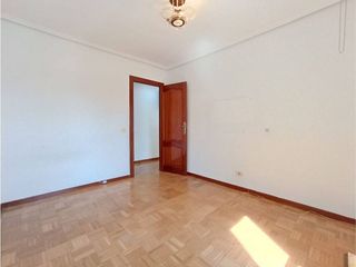 Piso en venta en Plaza España - Villa Pilar - Reyes Católicos - Vadillos en Burgos