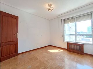 Piso en venta en Plaza España - Villa Pilar - Reyes Católicos - Vadillos en Burgos