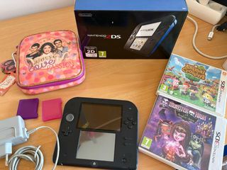 Nintendo 2DS Negra con Juegos y Accesorios