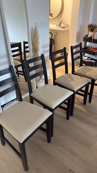 Mesa comedor negra con 4 sillas