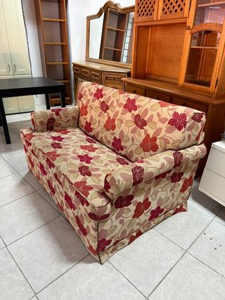 Sofá Cama Tapizado Flores Beige y Rojo