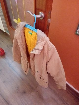 Anorak Benetton niño beige y amarillo
