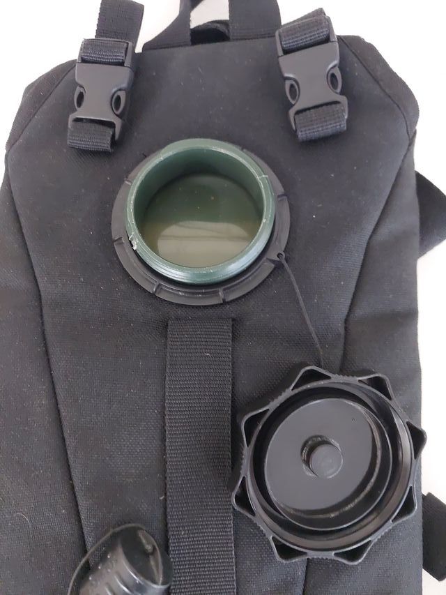 Mochila de hidratación Source Negra