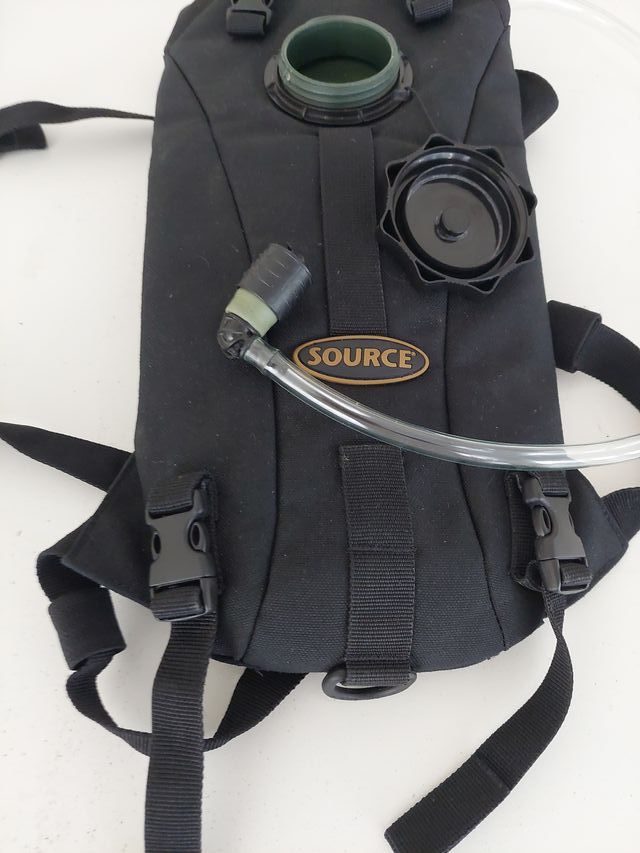 Mochila de hidratación Source Negra