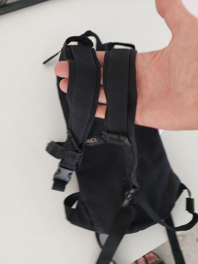 Mochila de hidratación Source Negra