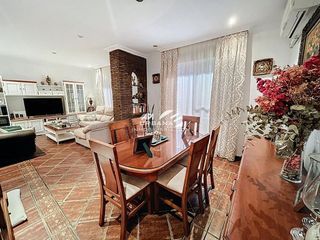 Chalet en venta en Lucena