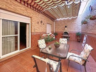 Chalet en venta en Lucena