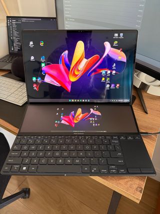 ASUS Zenbook Pro 14 Duo OLED UX8402ZE