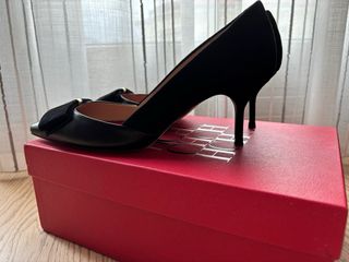 Zapatos de tacón Carolina Herrera negros