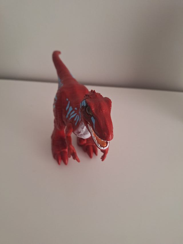 Dinosaurio con sonido y movimiento
