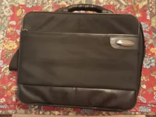 Maletín portátil Guy Laroche negro