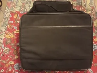 Maletín portátil Guy Laroche negro