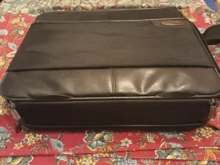 Maletín portátil Guy Laroche negro