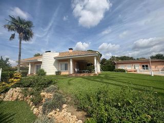 Chalet en venta en Urbanizaciones en Llíria