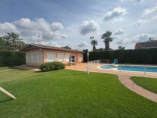 Chalet en venta en Urbanizaciones en Llíria