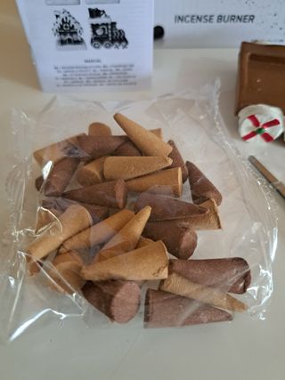 Figura navideña para incienso tren de jengibre.