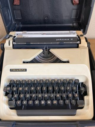 Máquina de escribir Triumph Gabriela 10