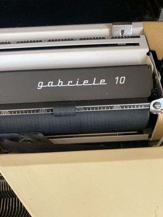 Máquina de escribir Triumph Gabriela 10