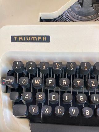 Máquina de escribir Triumph Gabriela 10