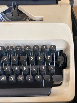 Máquina de escribir Triumph Gabriela 10