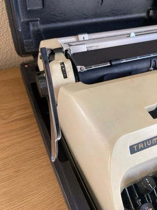 Máquina de escribir Triumph Gabriela 10