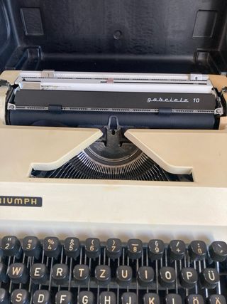 Máquina de escribir Triumph Gabriela 10