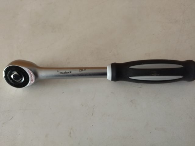 Cricchetto con impugnatura ergonomica