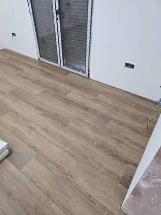 Quieres renovar tu suelo con un acabado elegante .