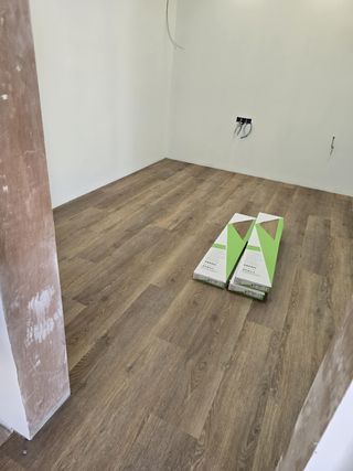 Quieres renovar tu suelo con un acabado elegante .