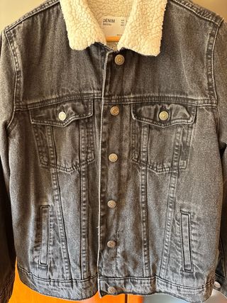 Cazadora vaquera Bershka forrada talla M