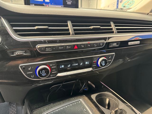 Audi Q7 3.0 tdi SLINE
