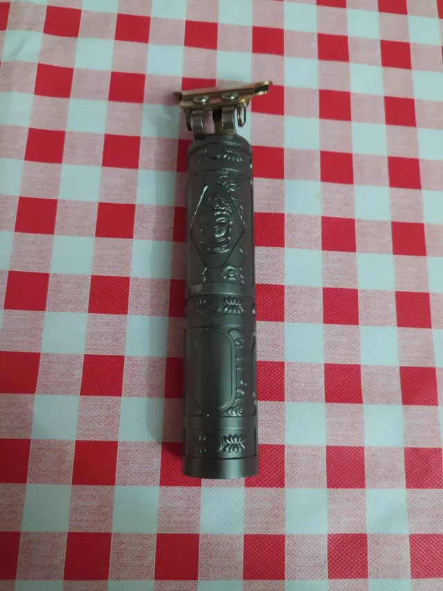 Recortadora eléctrica con diseño de Buda