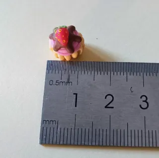 Cupcake fresa. Casa de muñecas escala 1:12